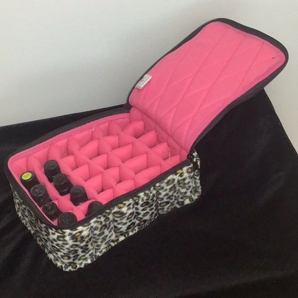 ESSENTIAL OIL TRAVEL CASE/HOLDER LEOPARD PRINT - Picture 2 of 7